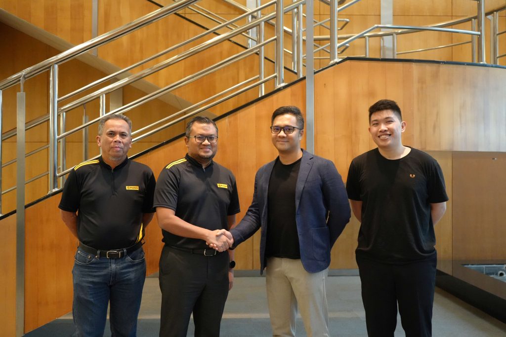 En Adnan Sharif, Head, Halal Ecosystem, Maybank Islamic; 2. Dr. Muhd Ramadhan Fitri Ellias, Strategic Programme Director, Maybank Islamic; 3. Aizat Rahim, Managing Director & Co-founder, Borong; 4. Ervin Chai, Product Marketing Lead, Borong.