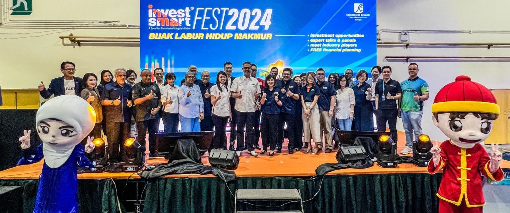 Ms. Yew Yee Tee, Executive Director and General Counsel of the Securities Commission (SC) Malaysia (centre) together with partners and exhibitors at SC’s annual flagship investor education event, InvestSmart® Fest 2024 at Mid Valley Convention Centre, Kuala Lumpur.