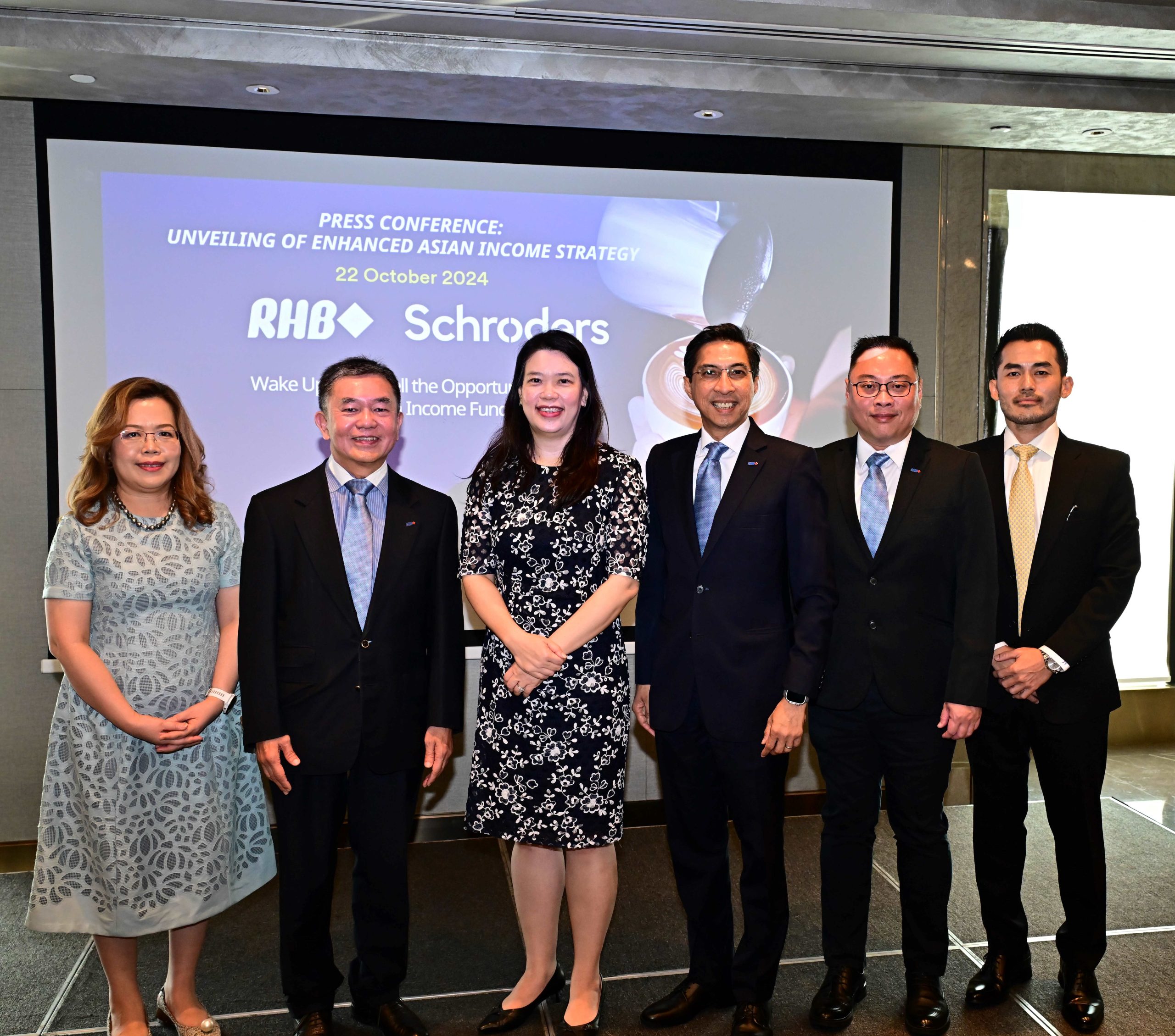 L-R: Ms Josephine Lip, Head of Malaysia Business, Schroders; Dr Chin Yoon Kheong, Chairman, RHB Asset Management Sdn Bhd; Ms Lily Choh, Head of South Asia and CEO, Schroders Singapore; Dato’ Fad’l Mohamed, Managing Director, Group Wholesale Banking, RHB Bank Berhad; Mr Ng Chze How, Managing Director and CEO, RHB Asset Management Sdn Bhd; and Mr Jason Yu, Head of Multi Asset and Fixed Income Management, Asia, Schroders