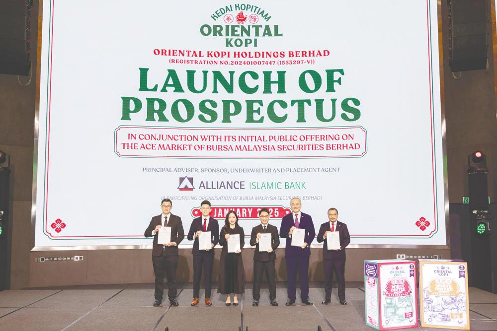 From left: Oriental Kopi Holdings head chef Ho Poh Chian, Koay, executive director Callie Chan Yen Min, managing director Datuk Chan Jian Chern, Alliance Bank Malaysia Bhd group CEO Kellee Kam Chee Khiong and Alliance Islamic Bank Bhd CEO Rizal Il-Ehzan Fadil Azim at the prospectus launch.