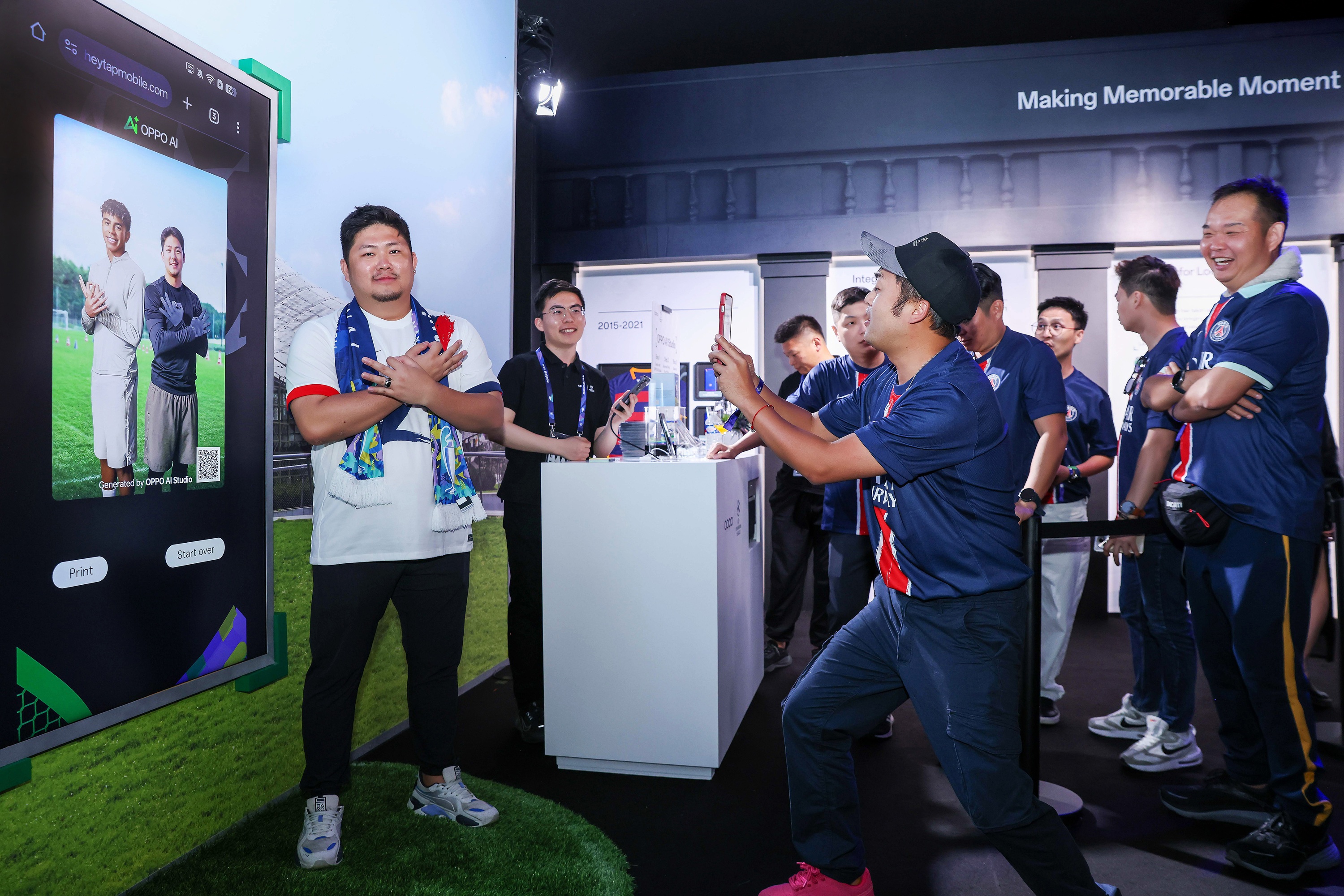 Fans take a virtual selfie with virtual Lamine Yamal powered by OPPO AI