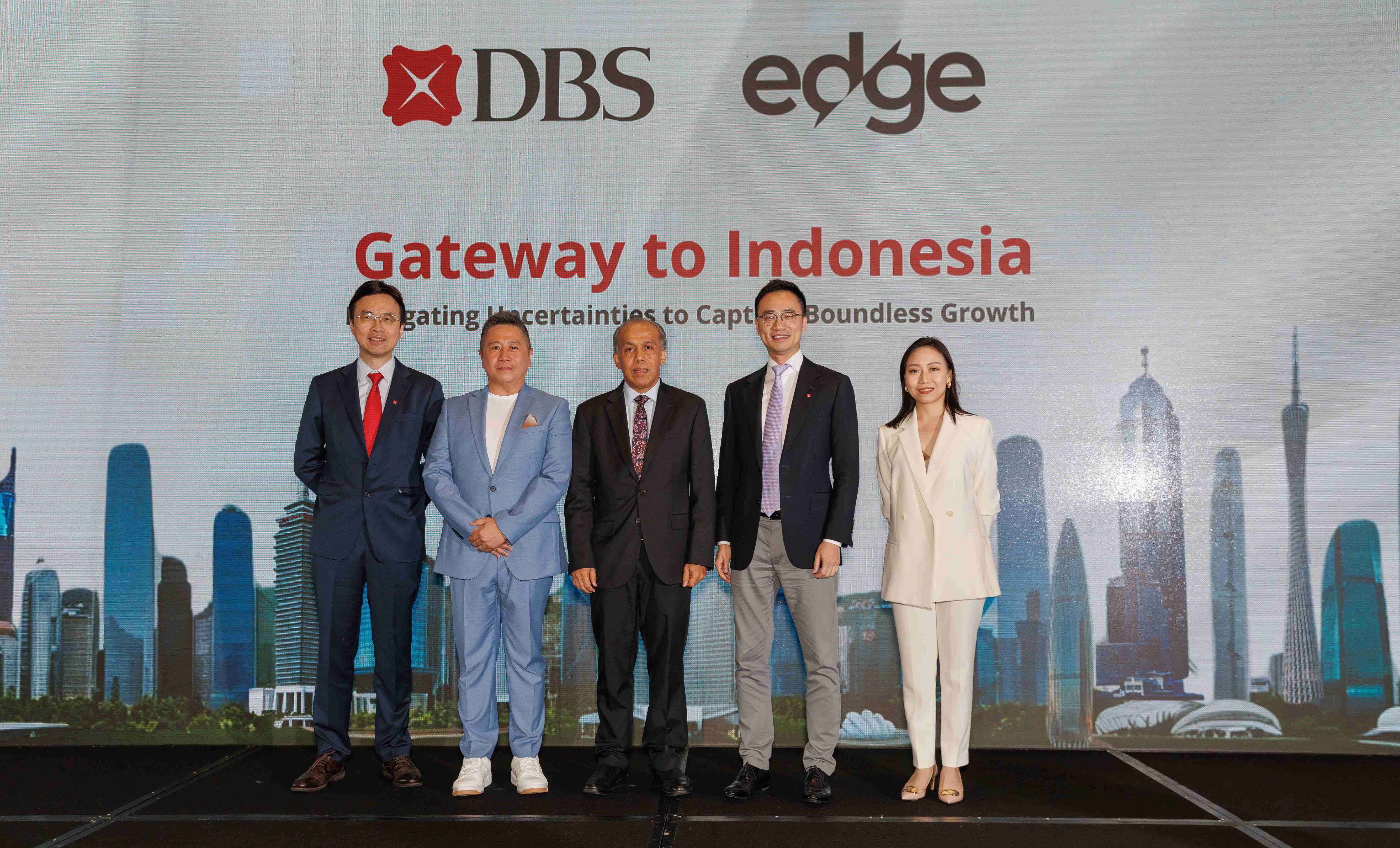 DBS Hong Kong in collaboration with edge hosted the “Gateway to Indonesia: Navigating Uncertainties to Capture Boundless Growth” conference in Hong Kong. (From right) April Lam, Co-Founder of edge; Boris Chan, Managing Director and Head of Institutional Banking Group, DBS Bank Hong Kong; Yul Edison, Consul General of the Republic of Indonesia in Hong Kong; Andrew You, Co-Founder of edge; Patrick Lau, Managing Director and Head of Corporate Banking, Institutional Banking Group, DBS Bank Hong Kong.