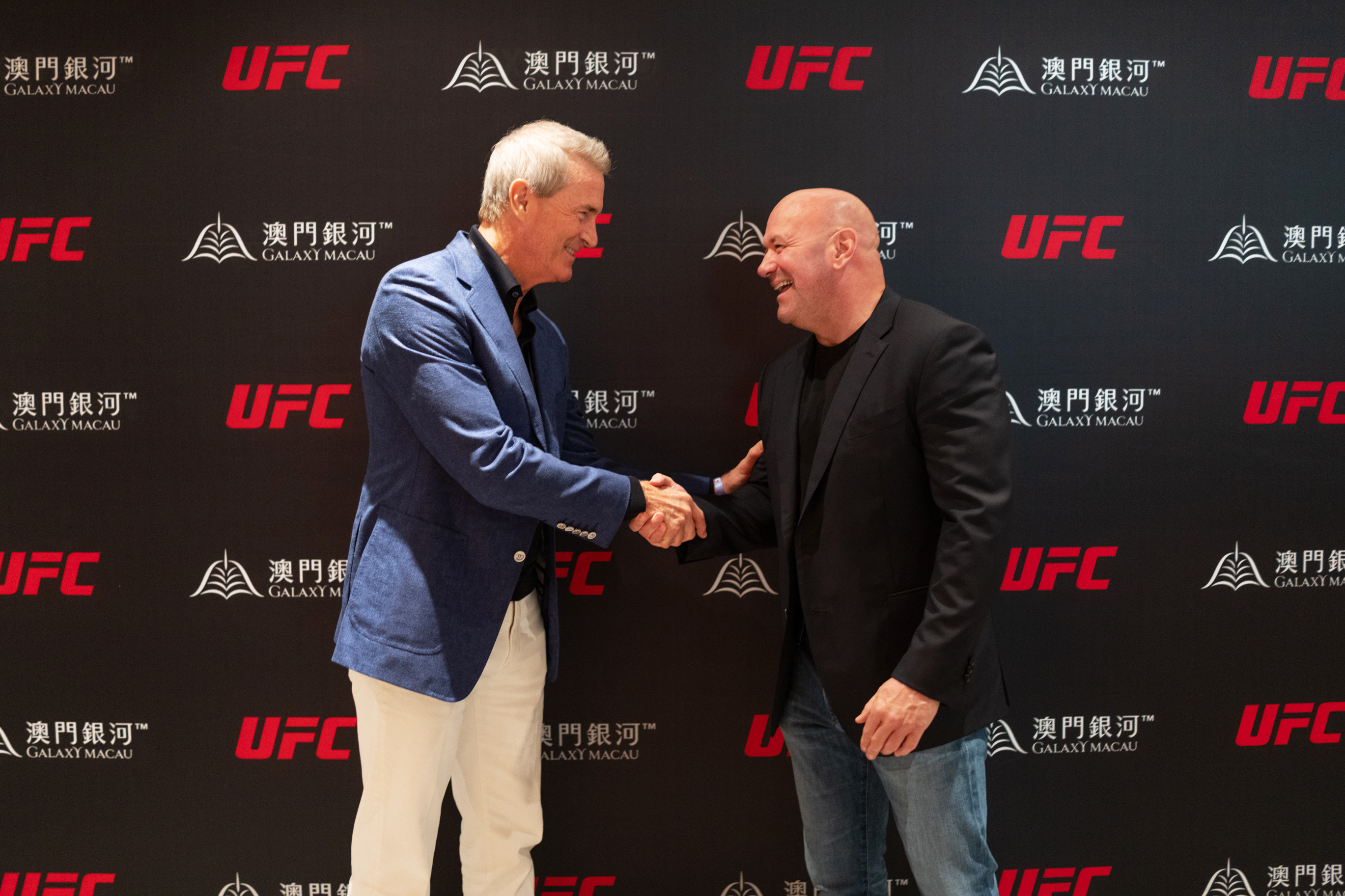 Galaxy Macau and UFC have formed a strategic partnership to stage three UFC FIGHT NIGHT® events over four years, beginning in 2026. The collaboration will enhance Macau’s appeal as a destination while promoting the integration of sports and tourism in the city. (From right) Mr. Dana White, UFC CEO and President, and Mr. Kevin Kelley, Chief Operating Officer – Macau of Galaxy Entertainment Group, celebrated the reaching of the agreement.