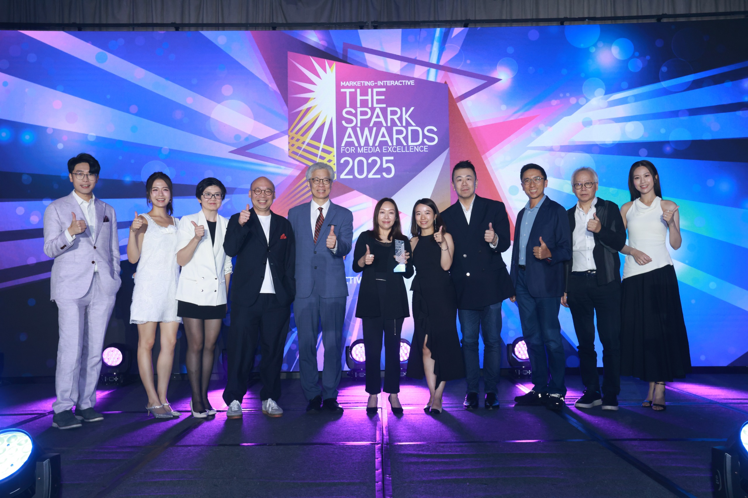 TVB was awarded Media of the Year. Mr. Siu Sai Wo, General Manager (Business Operations) of TVB (Fifth left), and the TVB marketing and sales team joined client representatives from HSBC and Standard Chartered Bank to celebrate collaborative success.