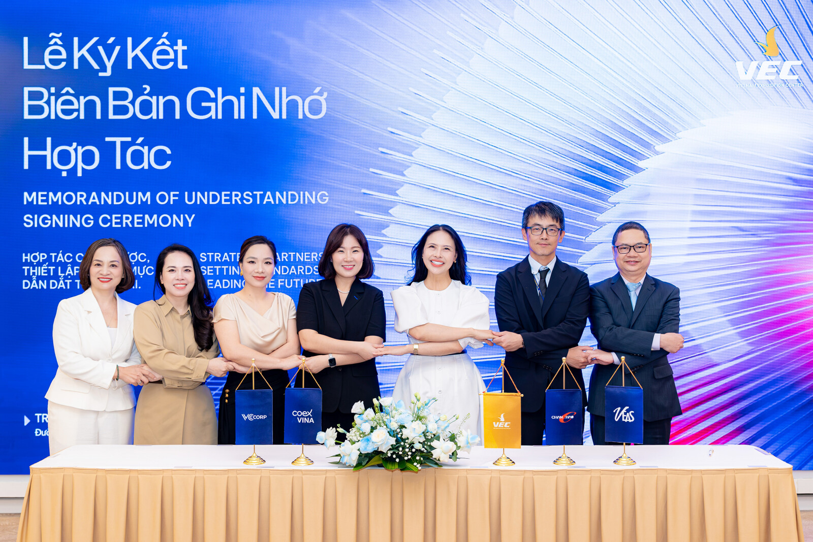 The strategic partnership signing ceremony between Vietnam Exposition Center (VEC) and COEX, Chan Chao International, VEAS (Minh Vi), and VCCorp on July 1, 2026 marks a new chapter in the development of international exhibitions and events, fostering global trade and business connections.